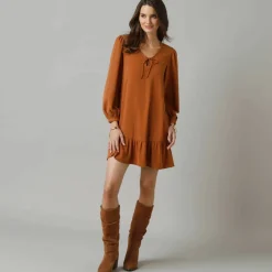 Robe courte volantée à nouettes, crêpe