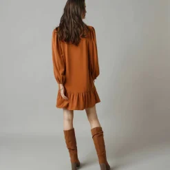 Robe courte volantée à nouettes, crêpe