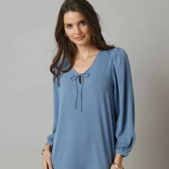 Robe courte volantée à nouettes, crêpe