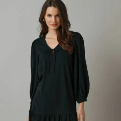 Robe courte volantée à nouettes, crêpe