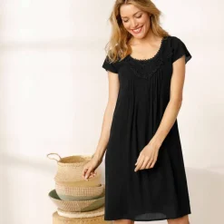 Robe décolleté macramé unie
