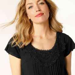 Robe décolleté macramé unie