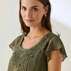 Robe décolleté macramé unie