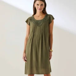 Robe décolleté macramé unie