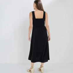 Robe longue boutonnée col carré