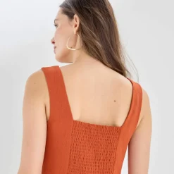Robe longue boutonnée col carré