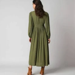 Robe longue col V manches bouffantes, en crépon