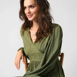 Robe longue col V manches bouffantes, en crépon