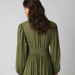 Robe longue col V manches bouffantes, en crépon