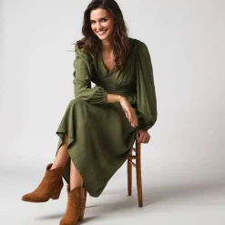 Robe longue col V manches bouffantes, en crépon