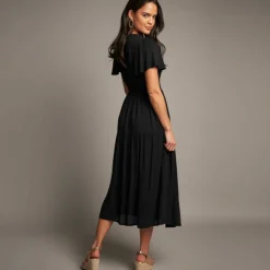 Robe longue en crépon et macramé