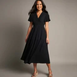 Robe longue en crépon et macramé