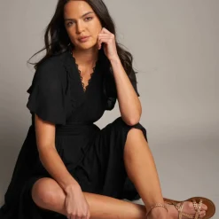 Robe longue en crépon et macramé