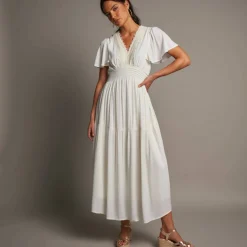 Robe longue en crépon et macramé