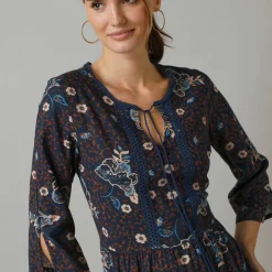 Robe longue imprimée, manches 3/4, détails macramé