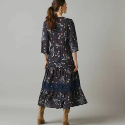 Robe longue imprimée, manches 3/4, détails macramé
