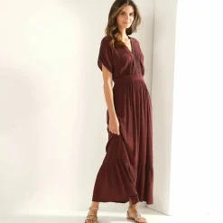Robe longue volantée en crépon, détails macramé