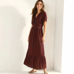 Robe longue volantée en crépon, détails macramé