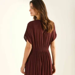 Robe longue volantée en crépon, détails macramé