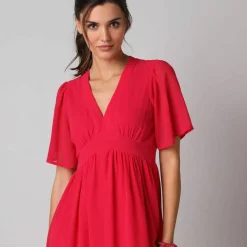 Robe longue volantée unie, à manches courtes papillon