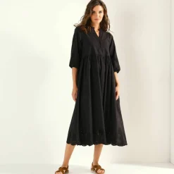 Robe manches 3/4, détails en broderie anglaise