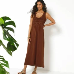 Robe à plastron macramé