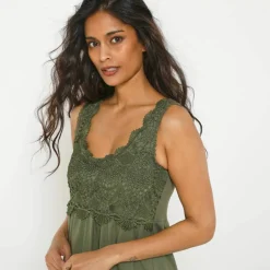 Robe plastron macramé