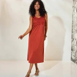 Robe à plastron macramé