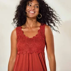 Robe à plastron macramé