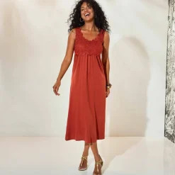 Robe à plastron macramé