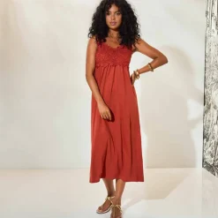 Robe à plastron macramé