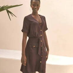 Robe saharienne boutonnée unie, manches courtes