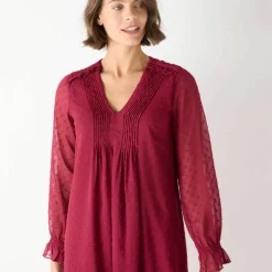 Robe unie à plis, voile plumetis