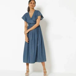 Robe volantée cache-coeur, denim léger