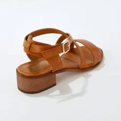 Sandales à brides croisées en cuir