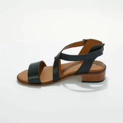 Sandales à brides croisées en cuir