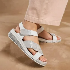 Sandales cuir à patte scratchées motif feuilles, largeur confort