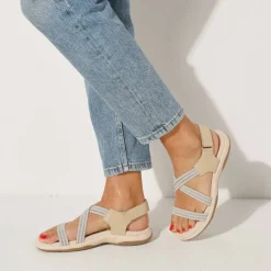 Sandales de marche brides élastiquées et scratchées