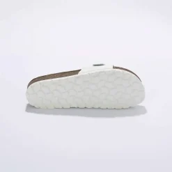 Sandales plates cuir à boucle réglable
