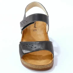 Sandales scratchées largeur confort en cuir