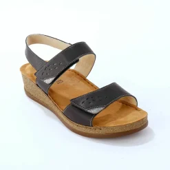 Sandales scratchées largeur confort en cuir