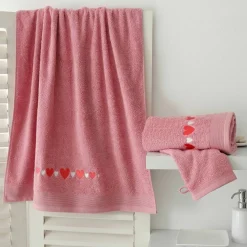 Serviettes de bain brodées cœurs