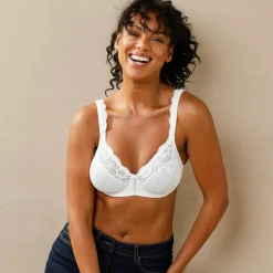 Soutien-gorge emboîtant en maille satinée et dentelle «Stelina