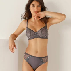 Soutien-gorge forme corbeille en tulle brodé Oliena - avec armatures