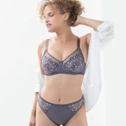 Soutien-gorge forme minimiseur en tulle brodé Oliena - avec armatures