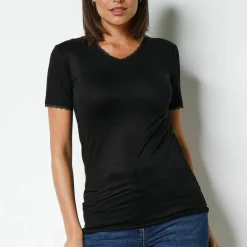 Tee-shirt manches courtes chaleur seconde peau et détails dentelle