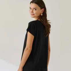 T-shirt brodé col V fantaisie