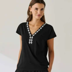 T-shirt brodé col V fantaisie