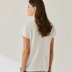T-shirt brodé col V fantaisie