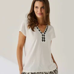 T-shirt brodé col V fantaisie